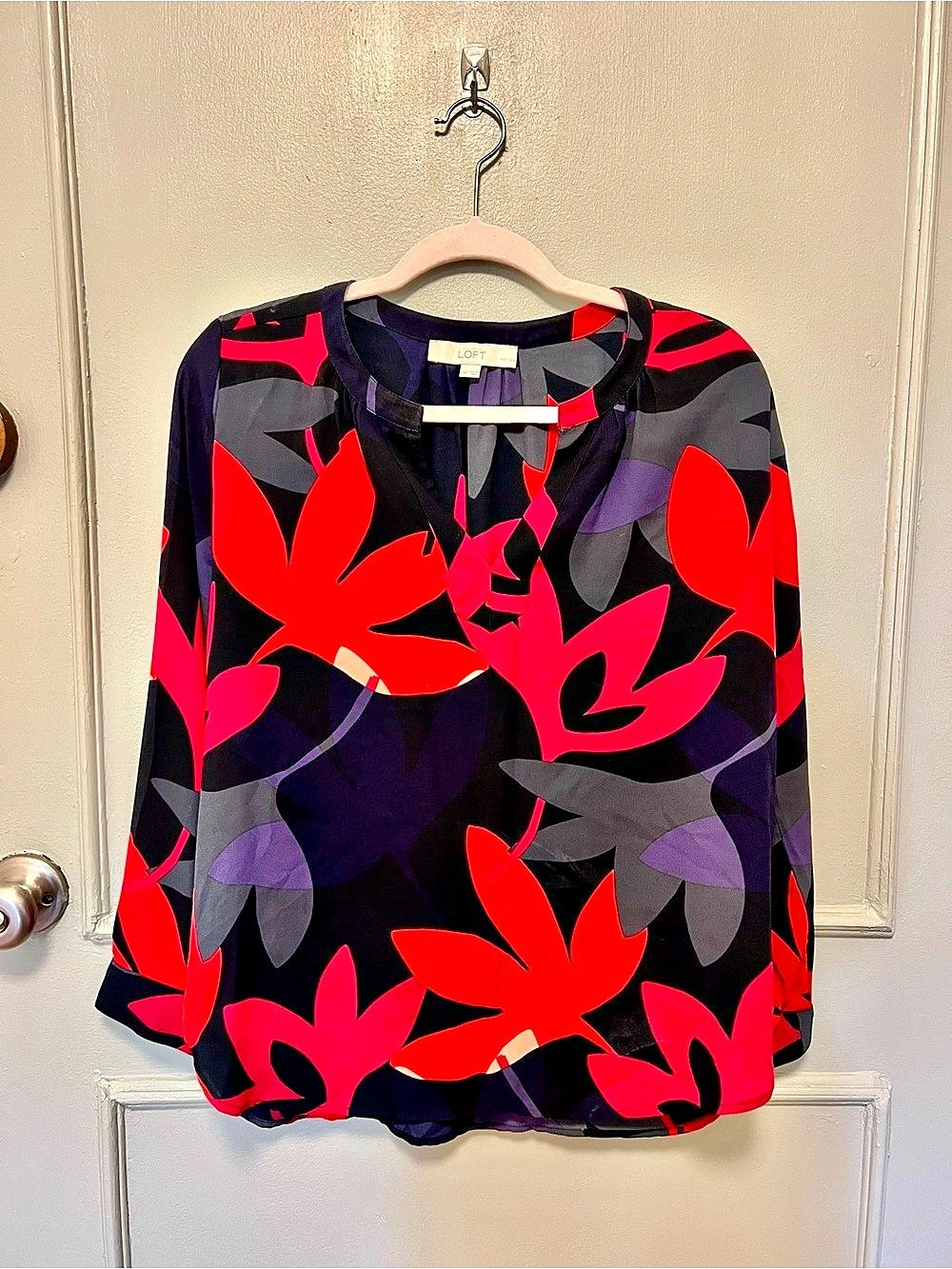 LOFT Abstract Print Blouse in Black & Red -  Size Medium Petite; Like New